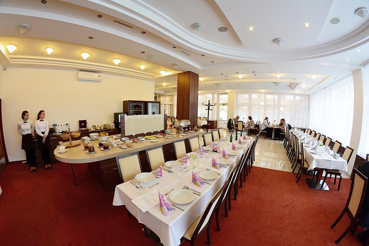 Alexandra Sport Hotel Puhó Kültér fotó