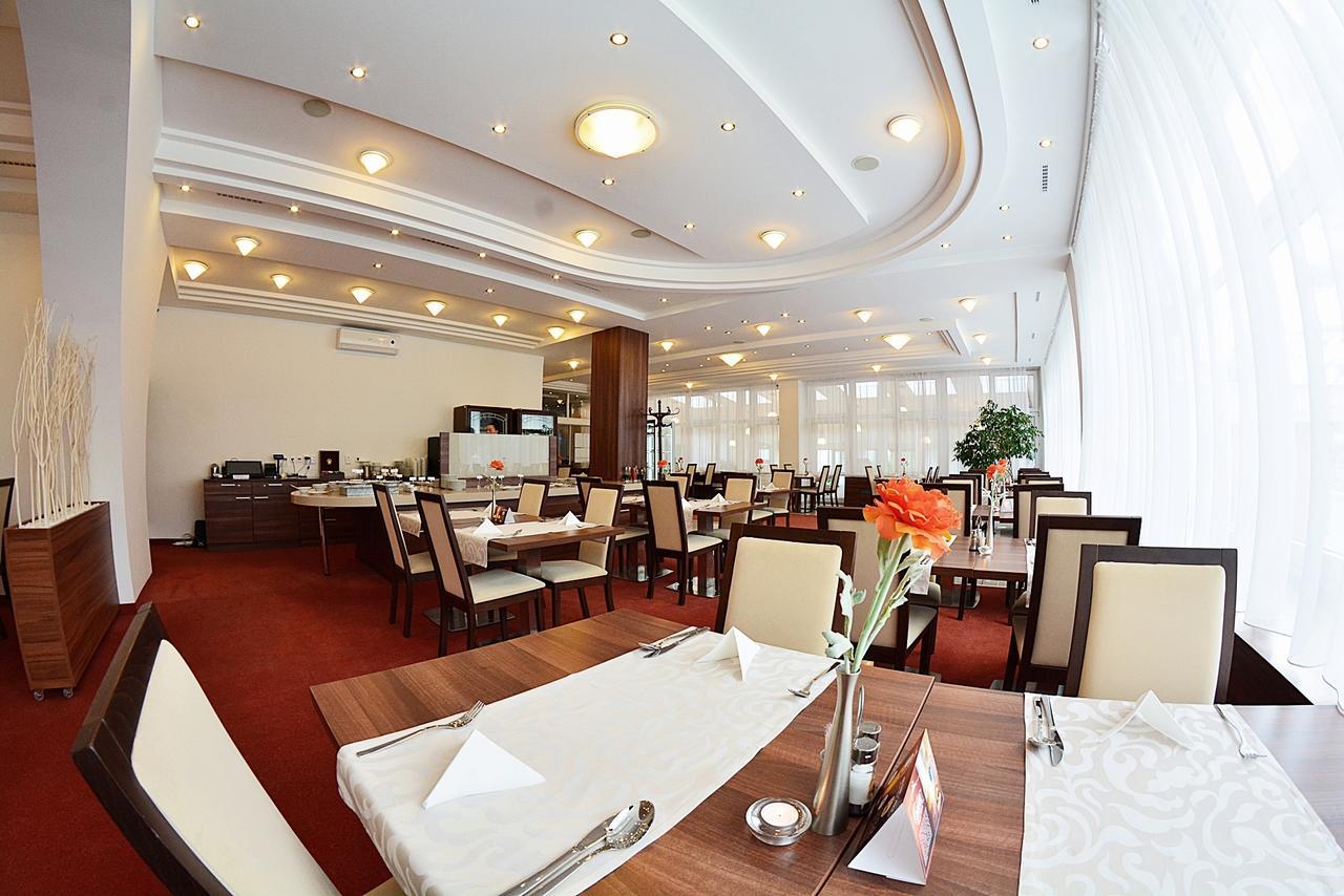 Alexandra Sport Hotel Puhó Kültér fotó