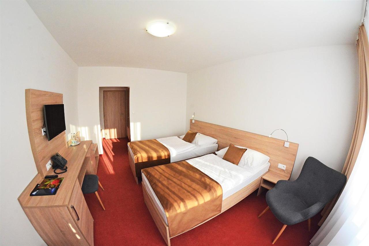 Alexandra Sport Hotel Puhó Kültér fotó